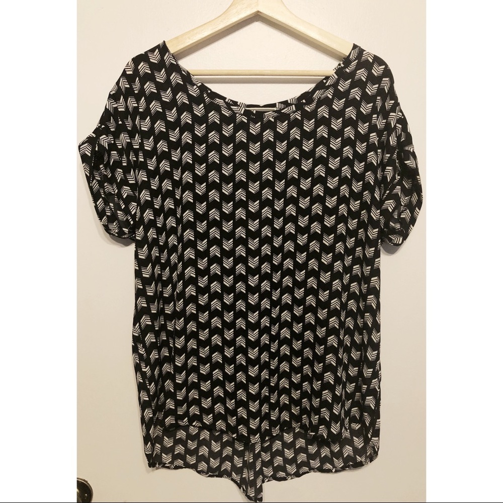 Pleione Geometric Printed Top // M